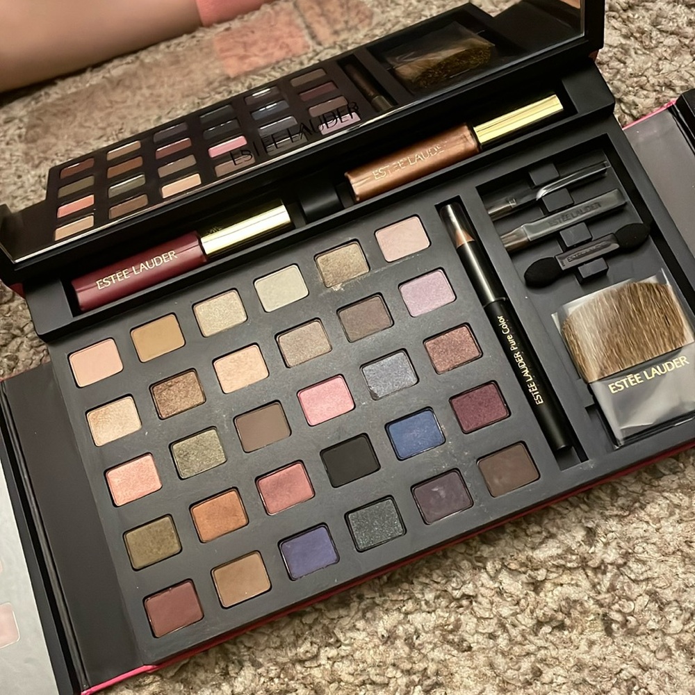 Estée Lauder Color Portfolio - Picture 2 of 7